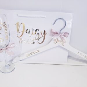 Budget bundle set, gift bag, flute glass, hanger