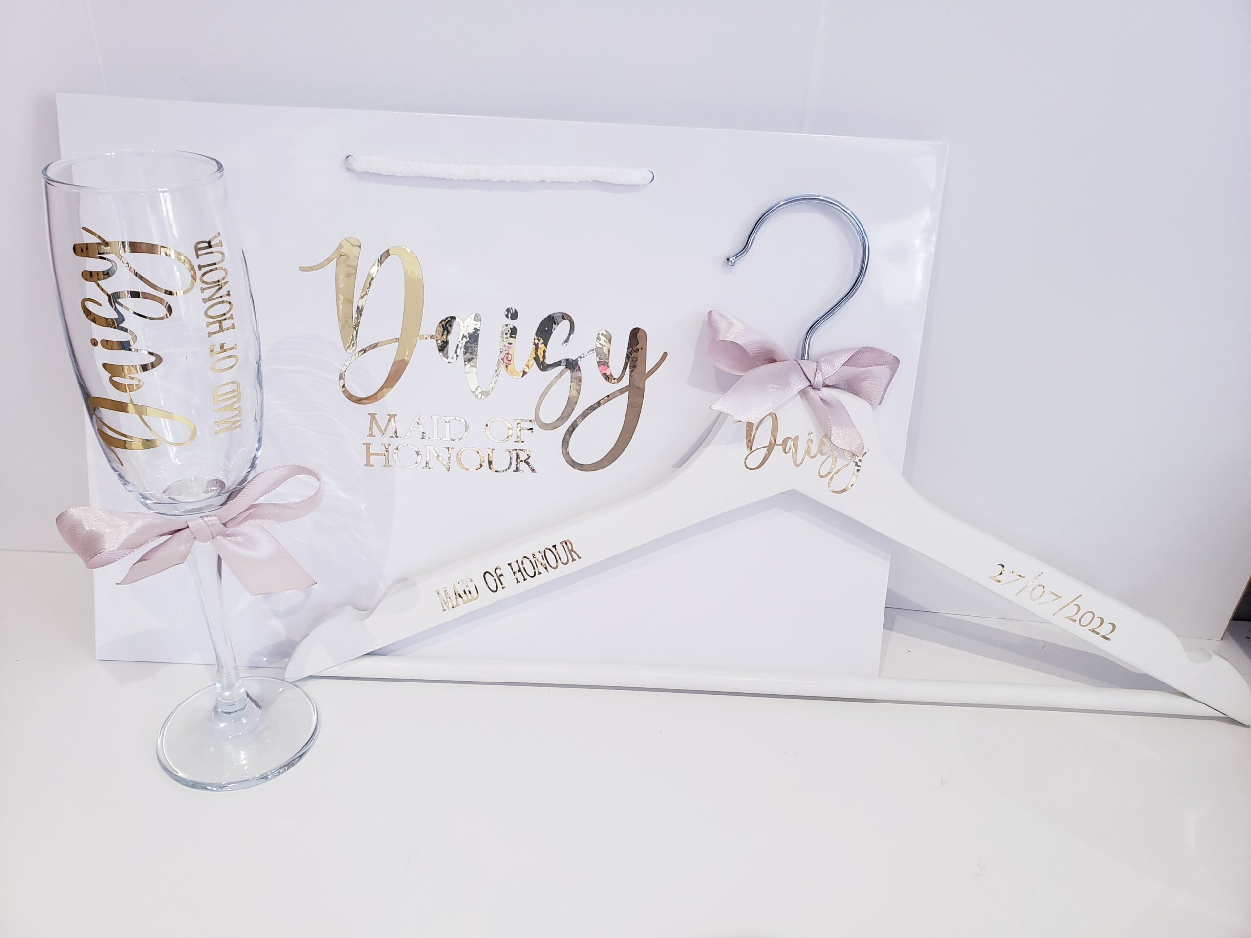 Budget bundle set, gift bag, flute glass, hanger